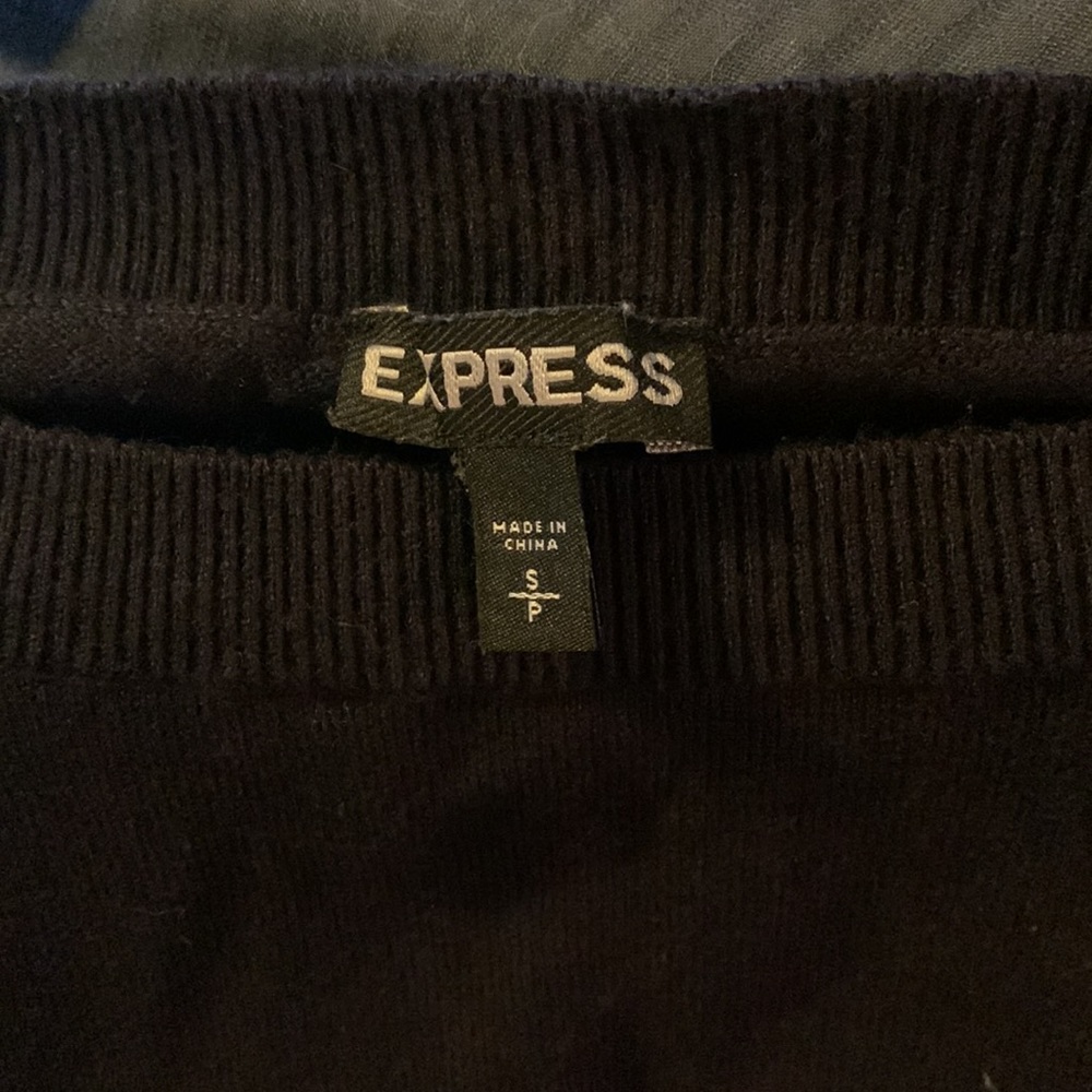 Express rounded hem top - Picture 7 of 8